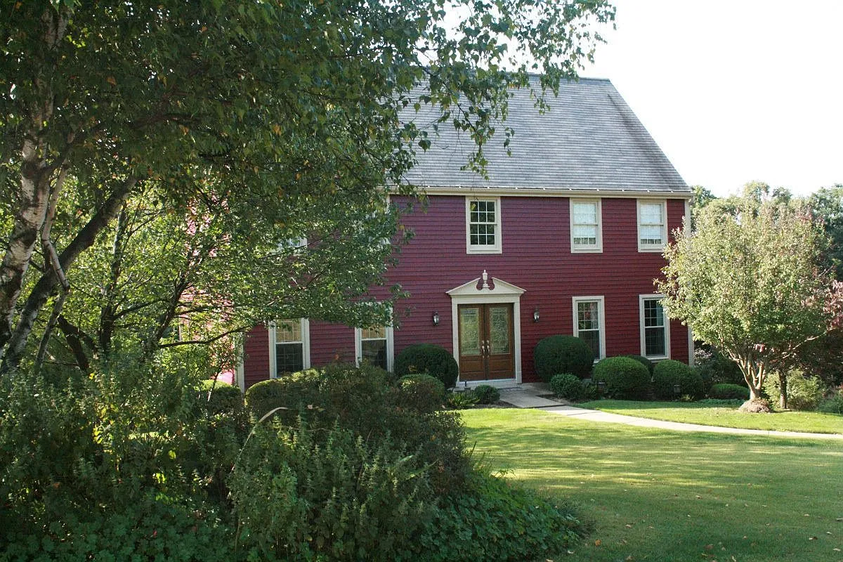 2546 Club House Dr photo 1