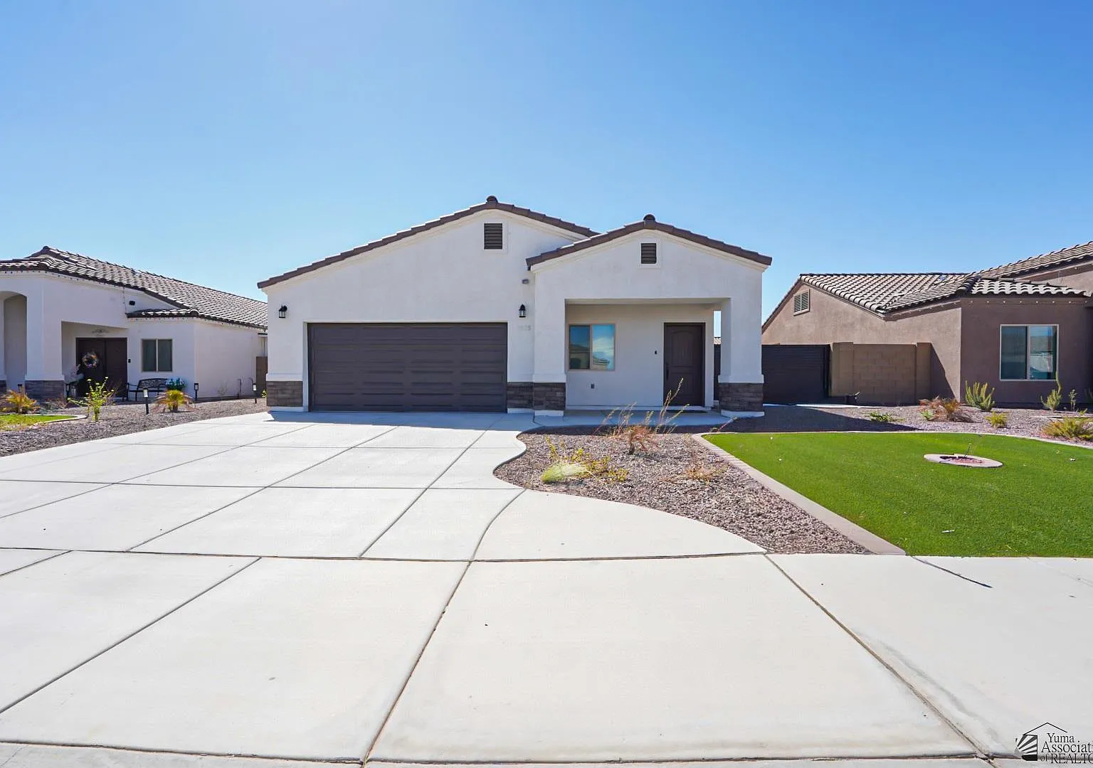 3 bed, 2.0 bath, 1184 sqft, $1,800 — Photo 1