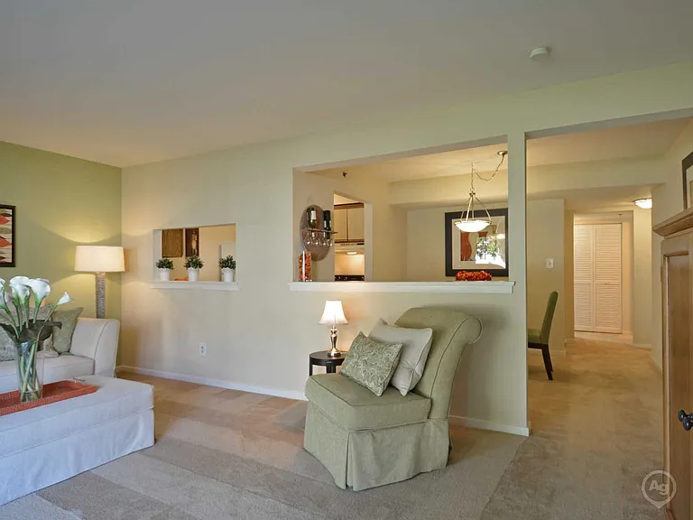 Valley Stream Village Apartments — Photo 29