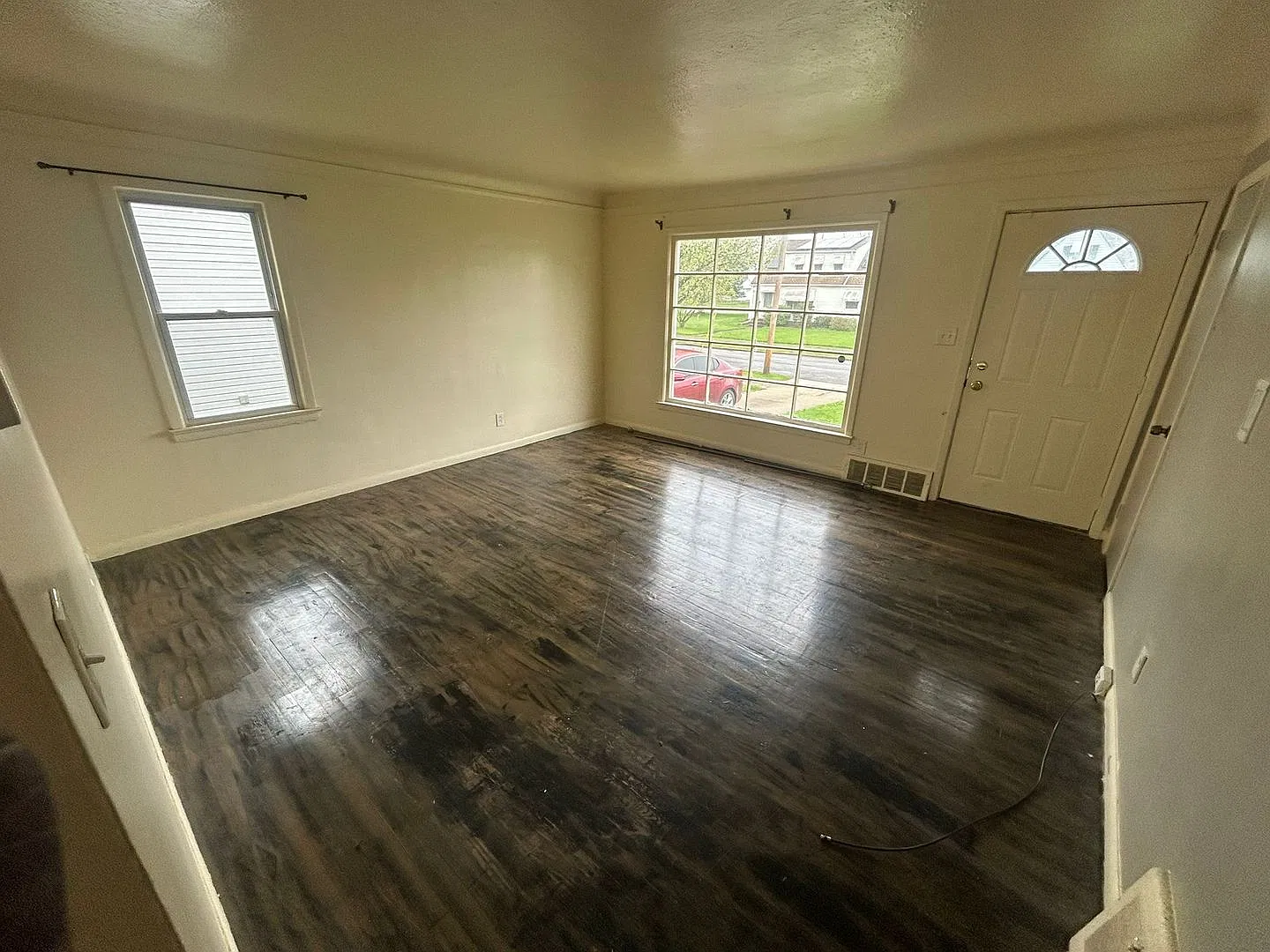 3 Bed 1 Bath Single Family Home In Garfield Heights! — Photo 4