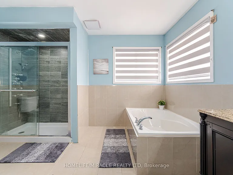 41 Beachpoint Blvd #UPPER — Photo 32