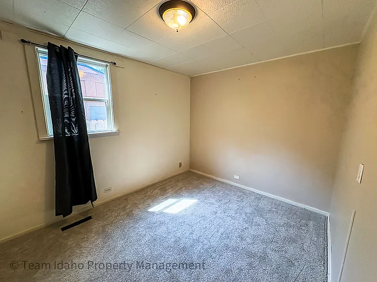 415 S Polk St — Photo 12