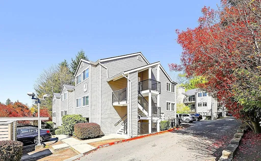 12040 100th Ave NE — Photo 1
