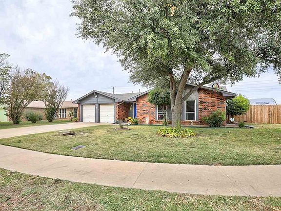 4th image of 4528 NE Highlander Cir