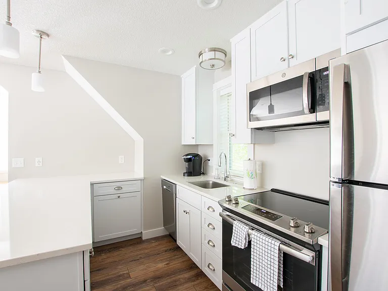 807 Washington St — Photo 4