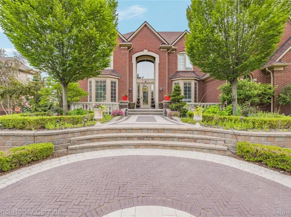 51577 Merry Ln, Shelby Township, MI 48316