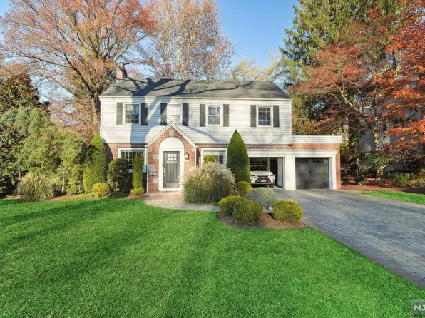 97 Coppell Dr, Tenafly, NJ 07670