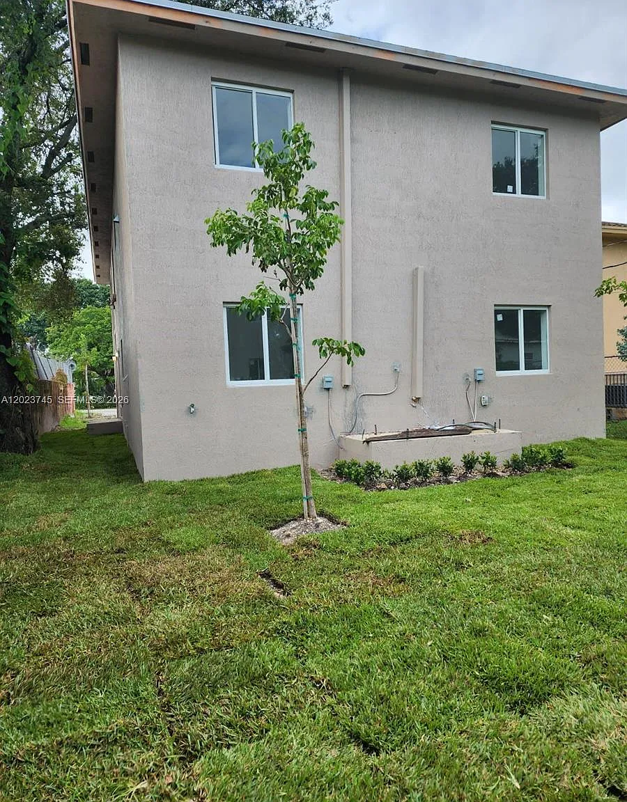 Hialeah Heights — Photo 3