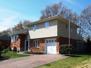 222 Sherry St, East Islip, NY 11730