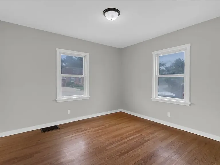 1049 Staub Ct NE — Photo 6