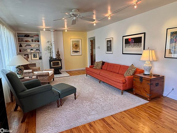 5th image of 203 E Fillmore Ave