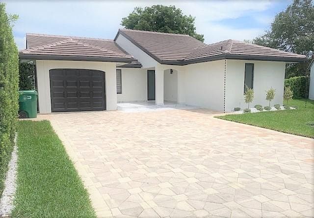 BEAUTIFUL 3 BEDROOM / 2 BATH HOME, PLUS GARAGE