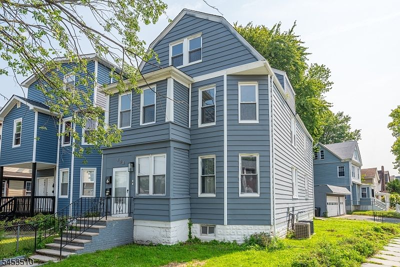 1st image of 484 Prospect St