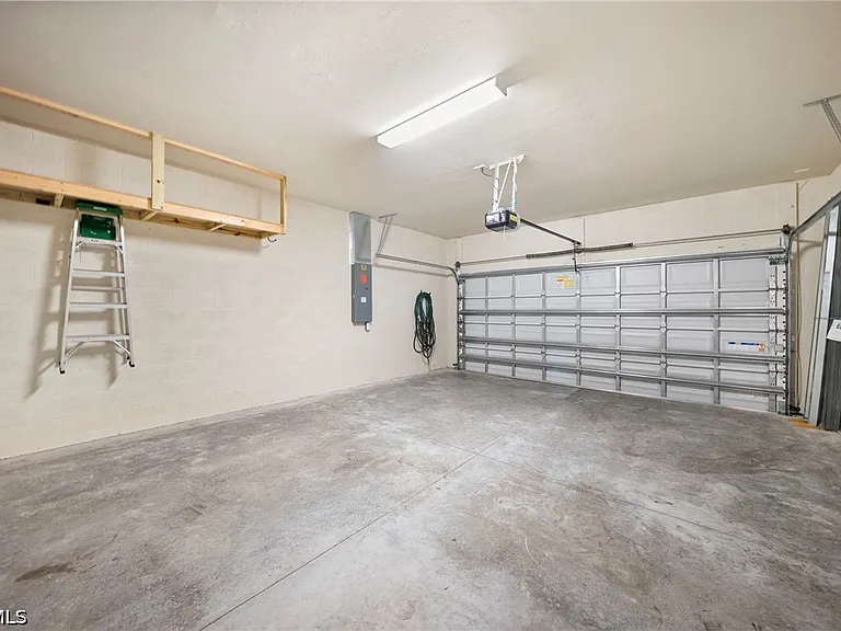 3685 E Hampton Cir — Photo 26