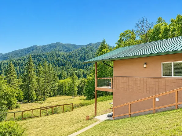 2595 E Evans Creek Rd, Rogue River, OR 97537