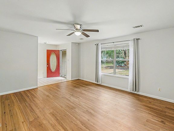 3rd image of 47 Avenue Of Oaks