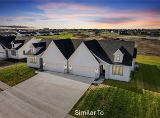 1537 Hazel St, Pella, IA 50219