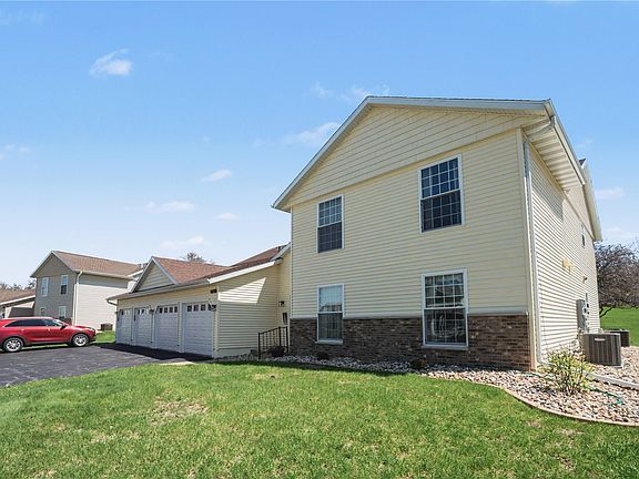 3rd image of 4019 Summerfield Ln NE APT D