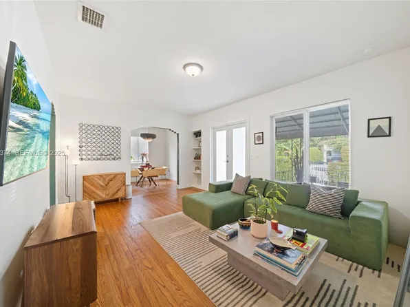 272 NW 42nd St, Miami, FL 33127