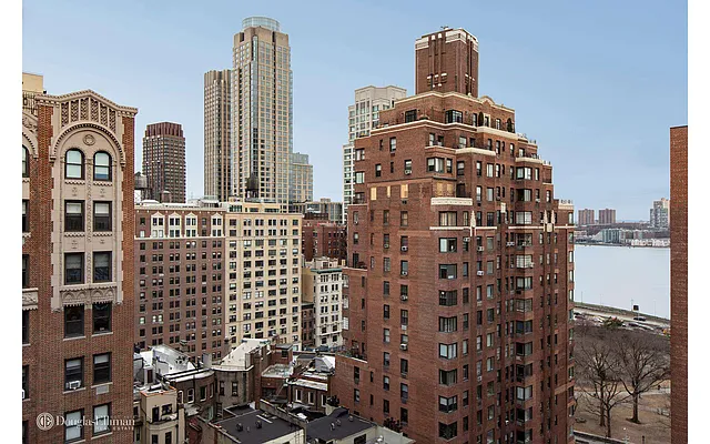 Sold by Douglas Elliman | media 27