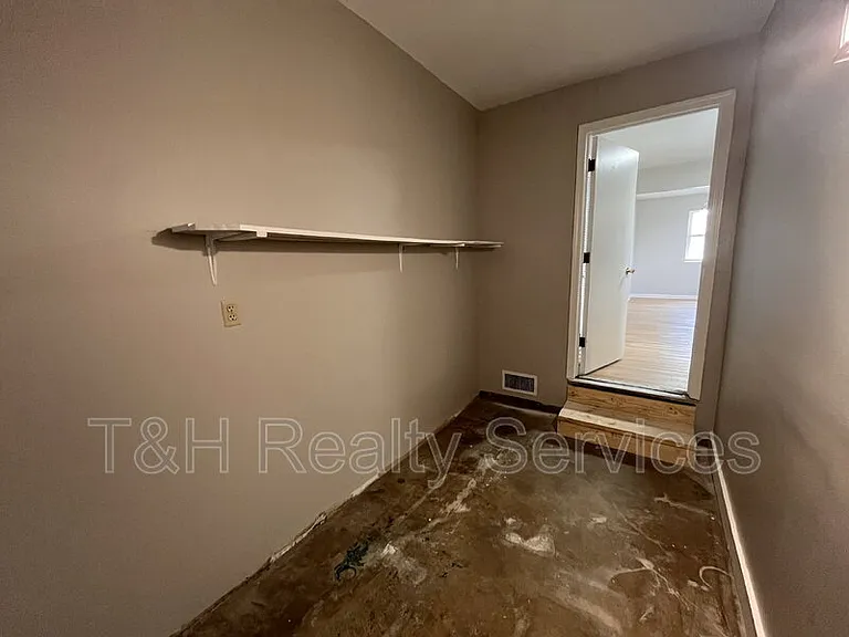 110 Pennsylvania Ct — Photo 11