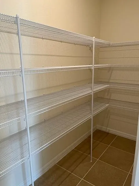 4 bed, 1964 sqft, $2,600 — Photo 4