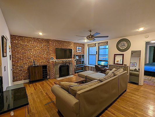 1st image of 344-346 E 58th St #4B
