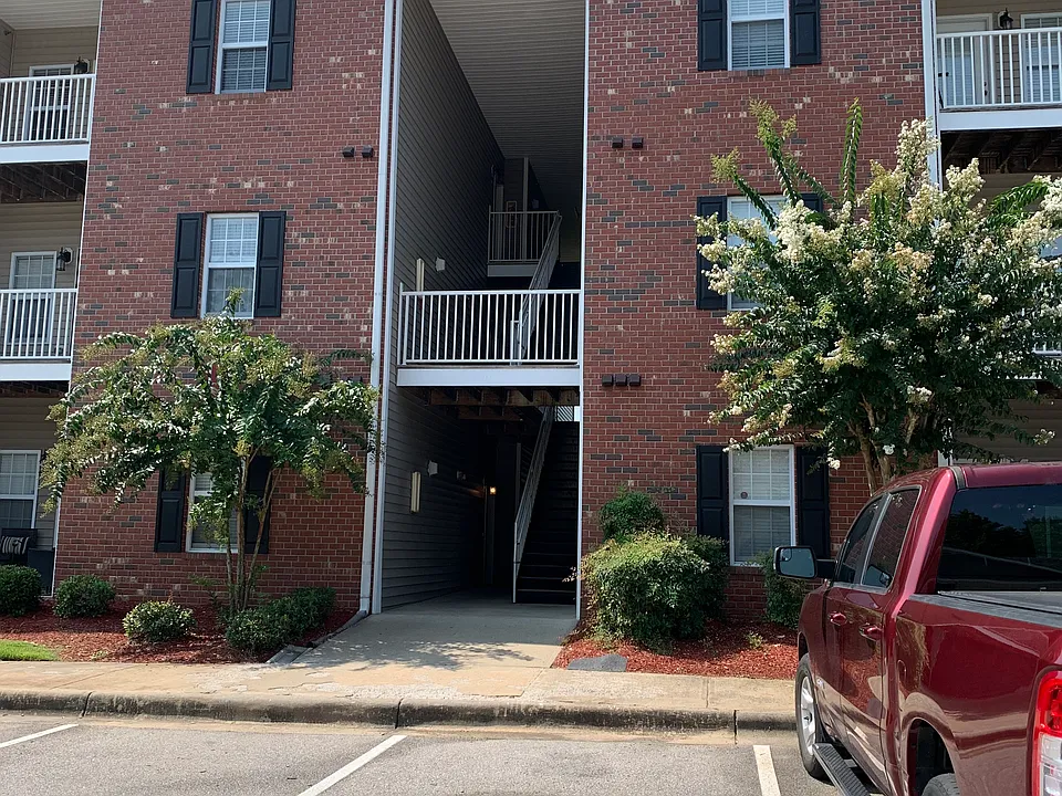 616 Marshtree Ln #301