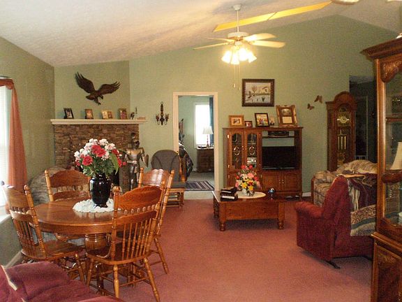3rd image of 49 Clover Ln