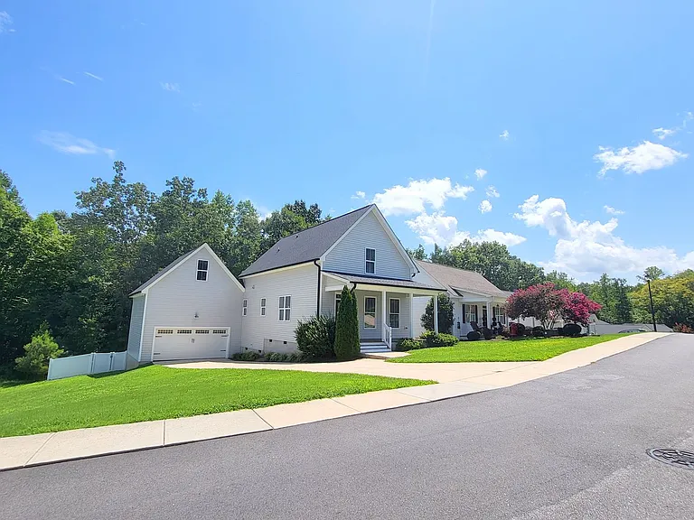 119 Ashley Woods Ct — Photo 16