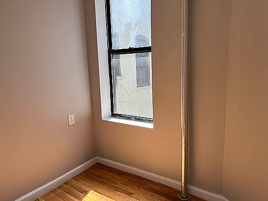 4th image of 112 E 103rd St APT 26