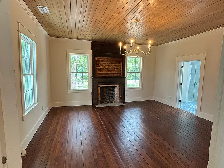 205 Railroad Rd — Photo 12