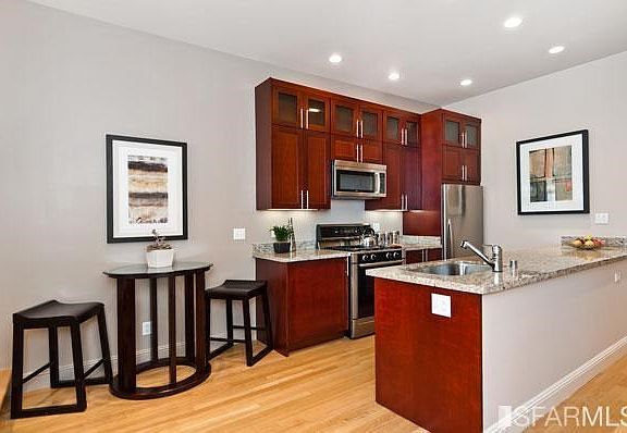 4th image of 2115 Larkin St #2115