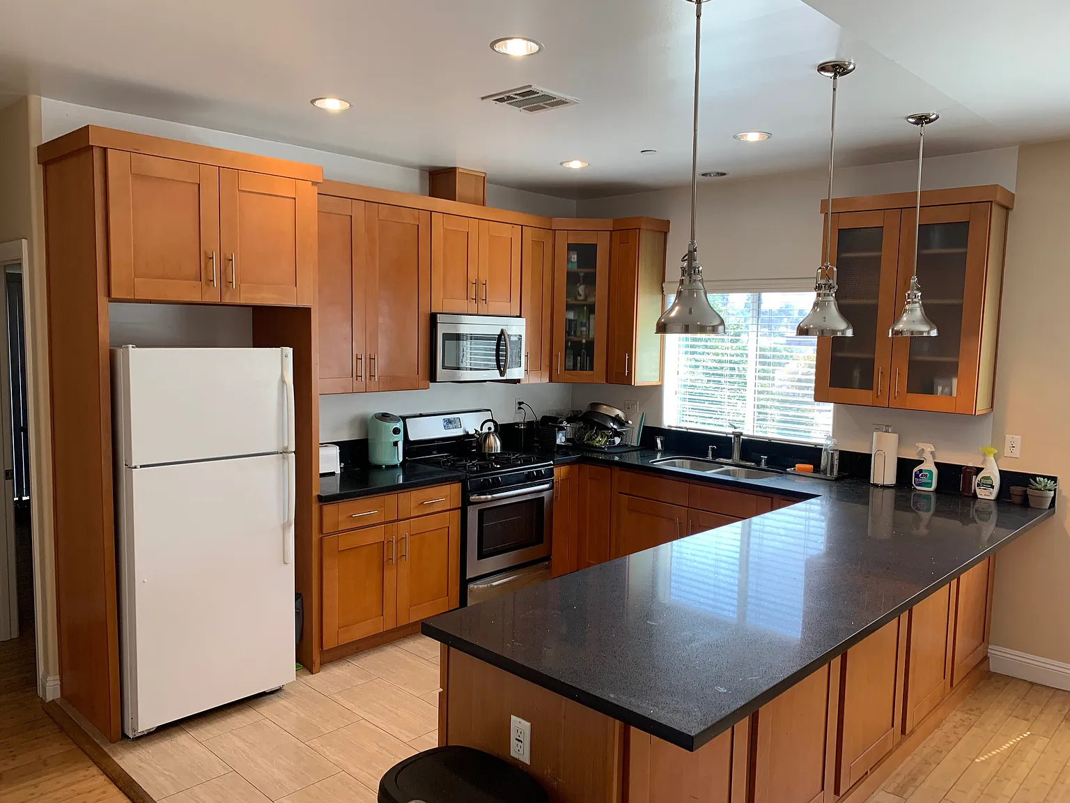 4 bed, $1,200 — Photo 2