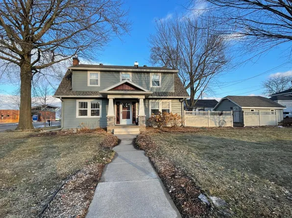 114 N Walnut St, La Crescent, MN 55947