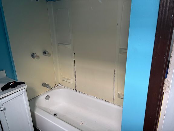 4th image of 130 Jones St