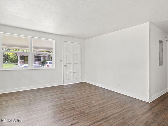 3rd image of 4405 WILSON Street