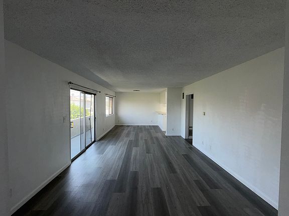 3rd image of 926 N Ardmore Ave APT 16