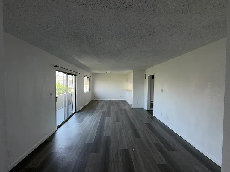 926 N Ardmore Ave #16 — Photo 3