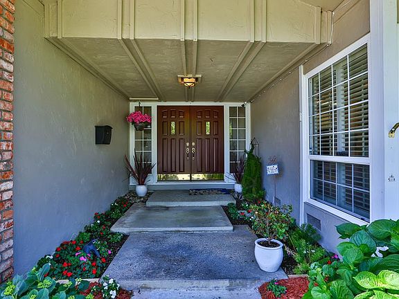 5th image of 1054 Fleetwood Dr