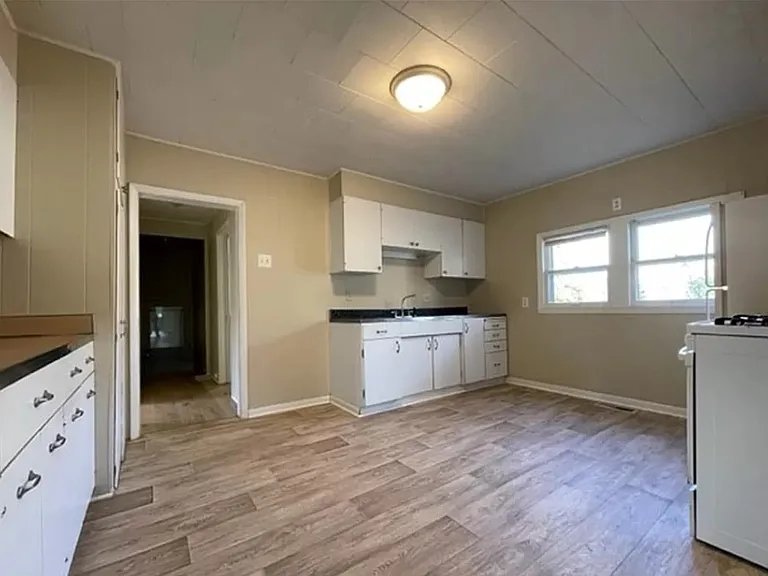 602 W Orchard St — Photo 5