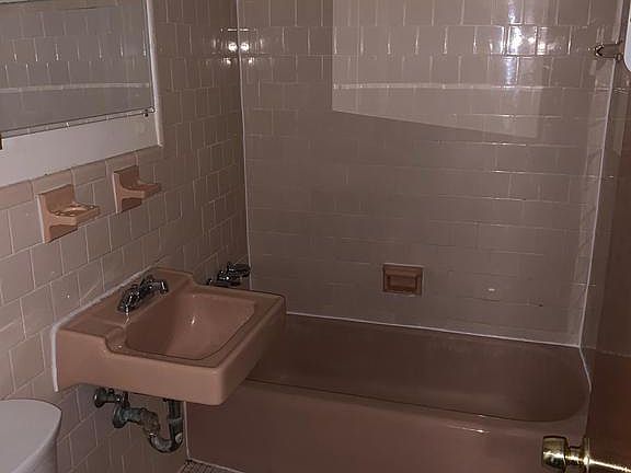 5th image of 4401 Lee Hwy APT 51