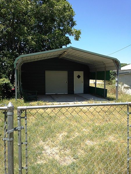 2nd image of 204 W Elm
