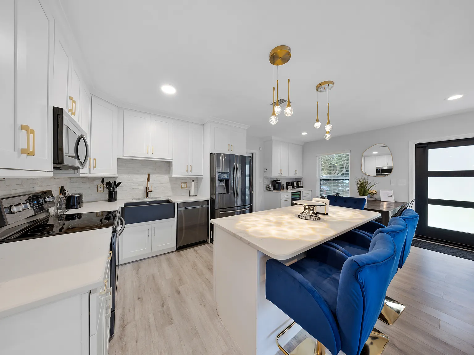3 bed, 1136 sqft, $7,500 — Photo 4
