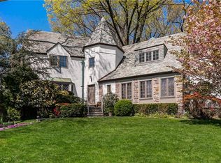 8 Huguenot Dr, Larchmont, NY 10538