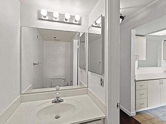 5th image of 315 Cameron Pl Unit 4