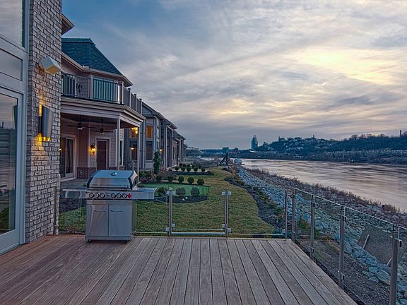 3rd image of Manhattan Blvd #17