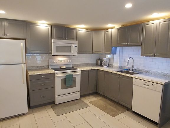 4th image of 401 Vine Ave