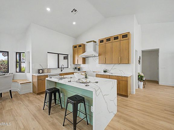 4th image of 6002 E WINCHCOMB Drive