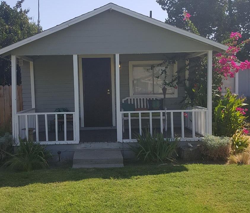 2nd image of 2852 A St